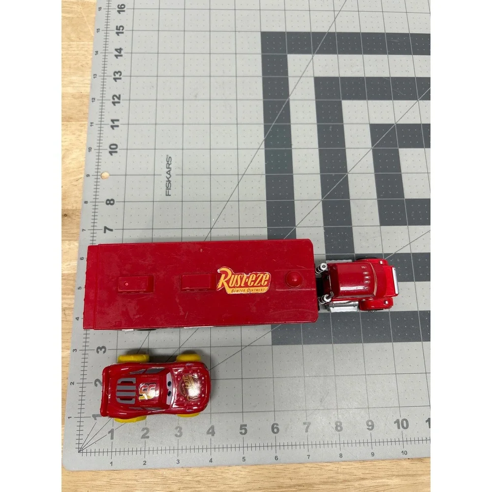 Disney Pixar Cars Mack Hauler & Lightning McQueen Hydro Wheels Toy Set